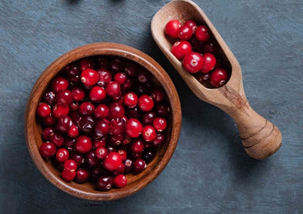 Добавки с клюквой: польза, особенности выбора и место в рационе